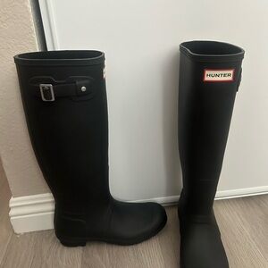 Hunter Classic Black Buckle Boots